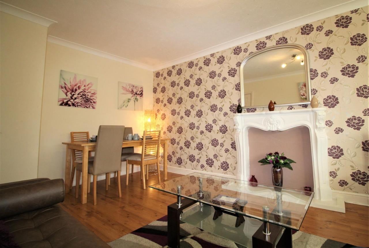 Doncaster - Boswell - Large Balcony Apartment - 2 Double Beds - 2 Bedrooms - Close To Town & Racecourse - Off Street Parking 2 Cars - Fast Wifi المظهر الخارجي الصورة