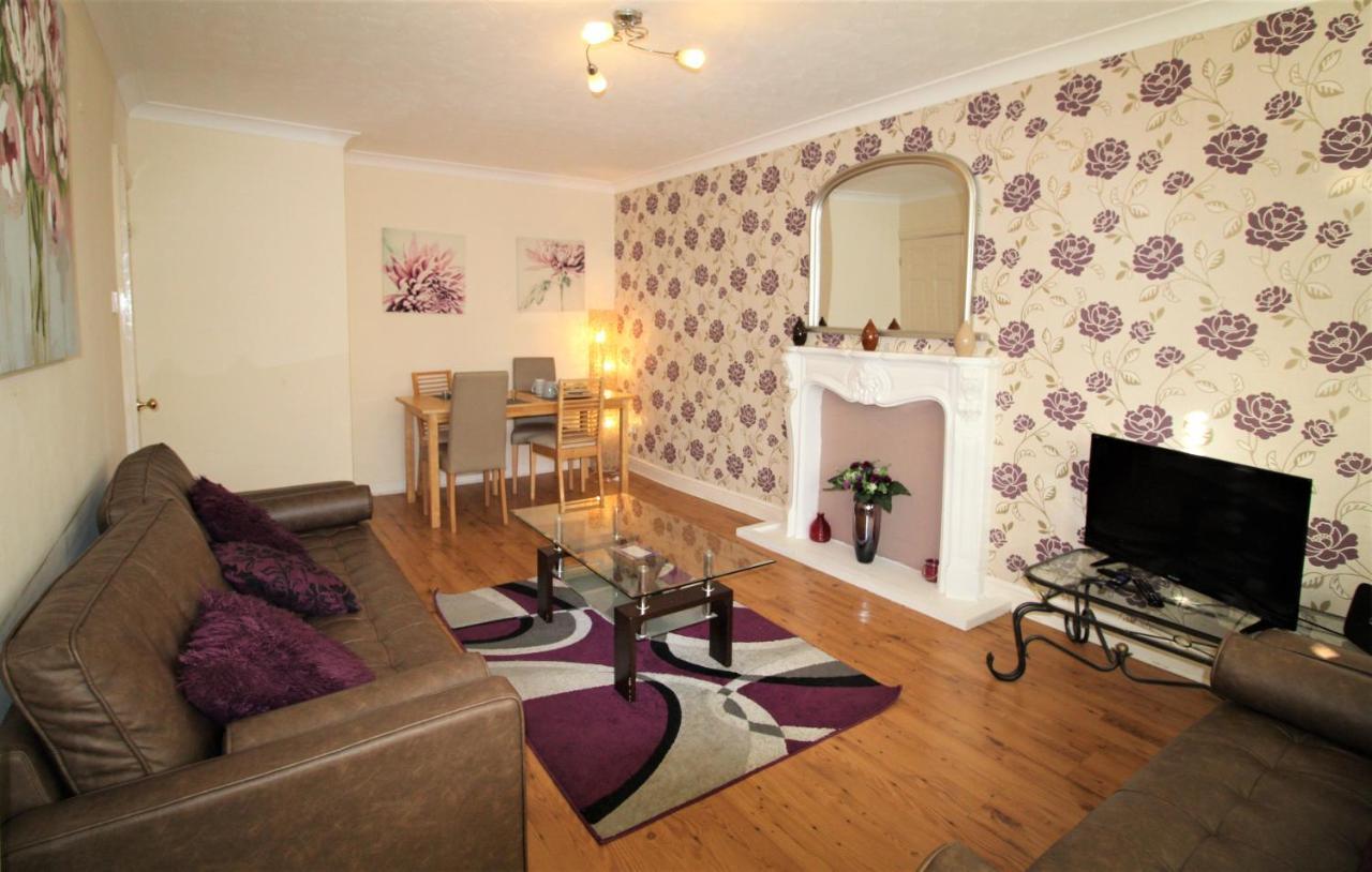 Doncaster - Boswell - Large Balcony Apartment - 2 Double Beds - 2 Bedrooms - Close To Town & Racecourse - Off Street Parking 2 Cars - Fast Wifi المظهر الخارجي الصورة