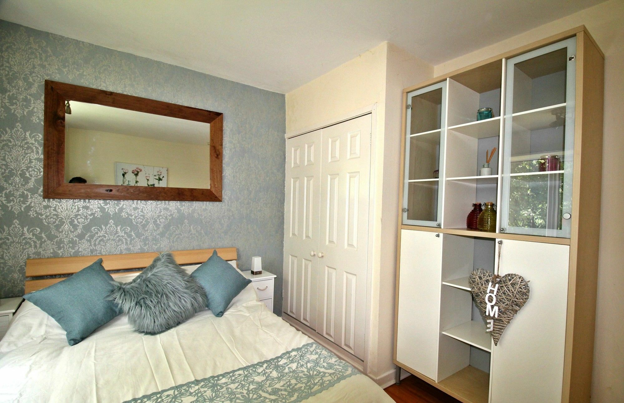 Doncaster - Boswell - Large Balcony Apartment - 2 Double Beds - 2 Bedrooms - Close To Town & Racecourse - Off Street Parking 2 Cars - Fast Wifi المظهر الخارجي الصورة